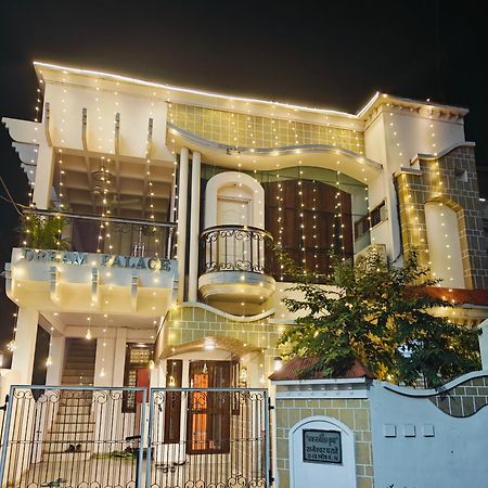 Ava Homestay Indore Bagian luar foto