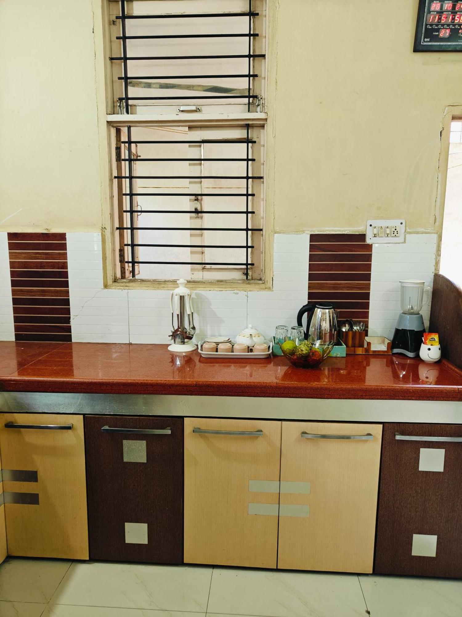 Ava Homestay Indore Bagian luar foto